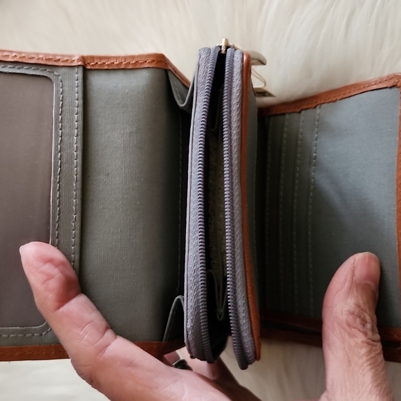 Switzerland Women's Wallet with Several CC Storage Space - Picture 5 of 11